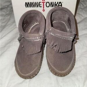 Minnetonka Kids Moccasins - Gray Fringe